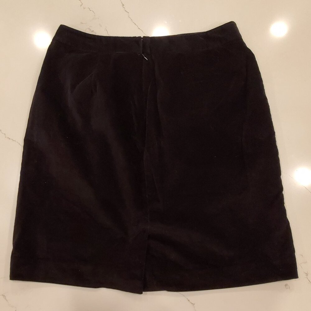 Black skirt
